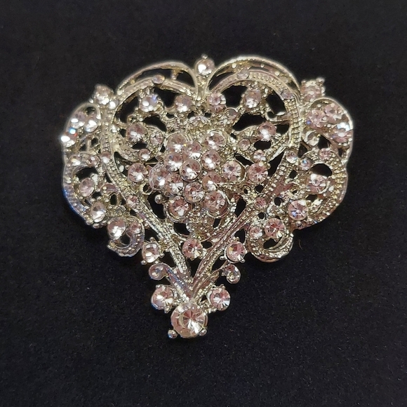 Jewelry - VTG Large Clear Rhinestone Heart Shape Brooch Pin 90s Silver Tone BRILLIANT